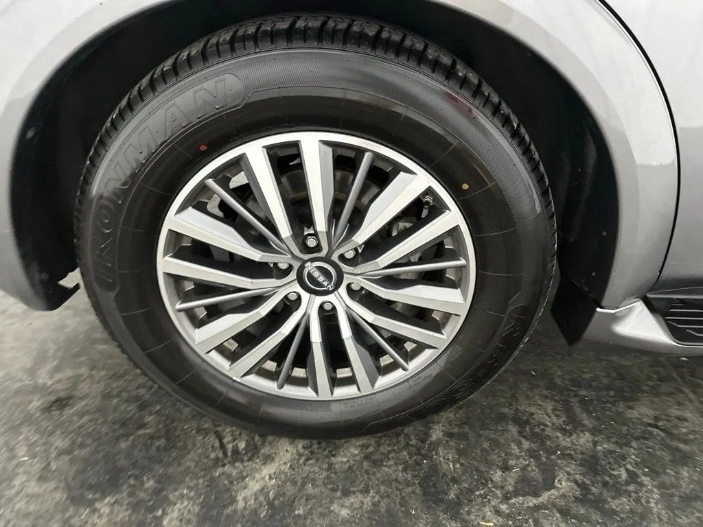 Nissan Armada photo 5