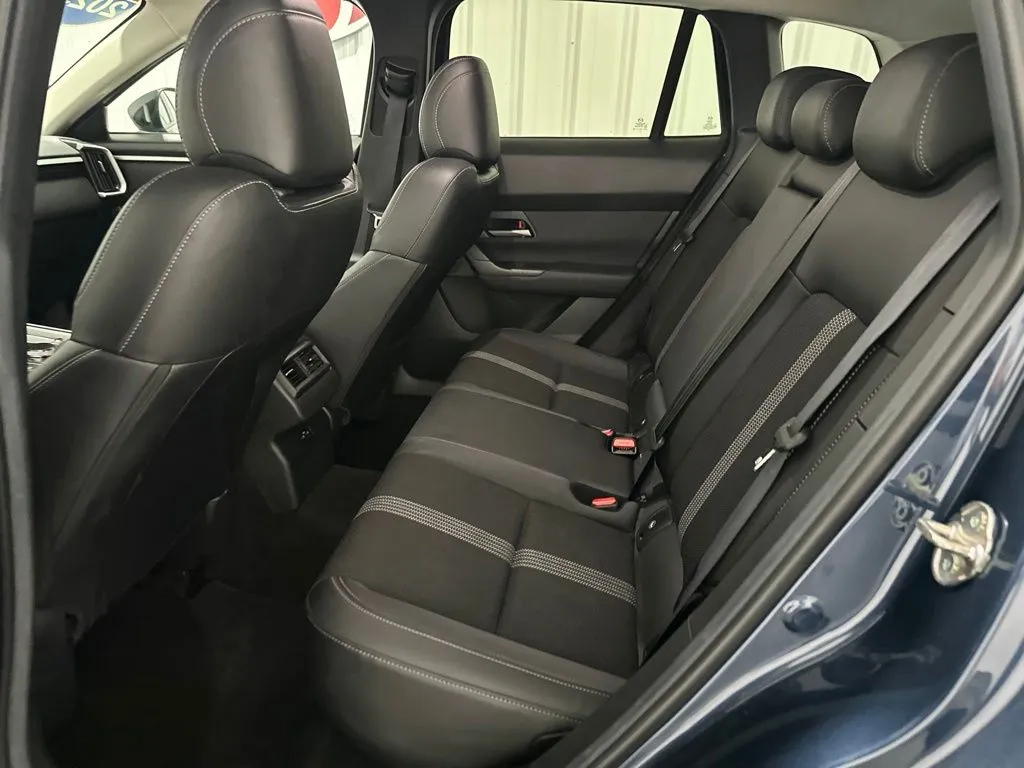Mazda CX-50 photo 13