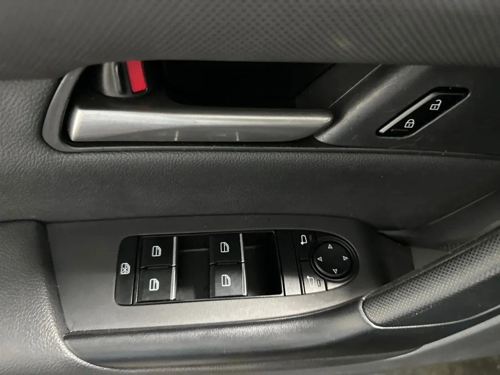 Mazda CX-50 photo 14