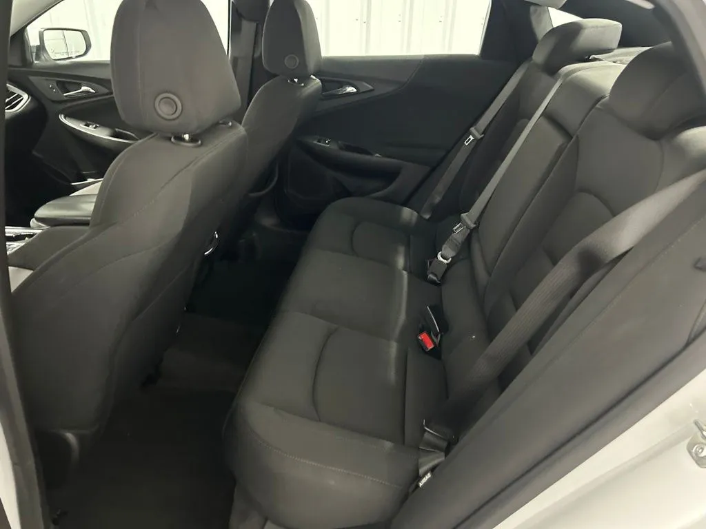 Chevrolet Malibu photo 14