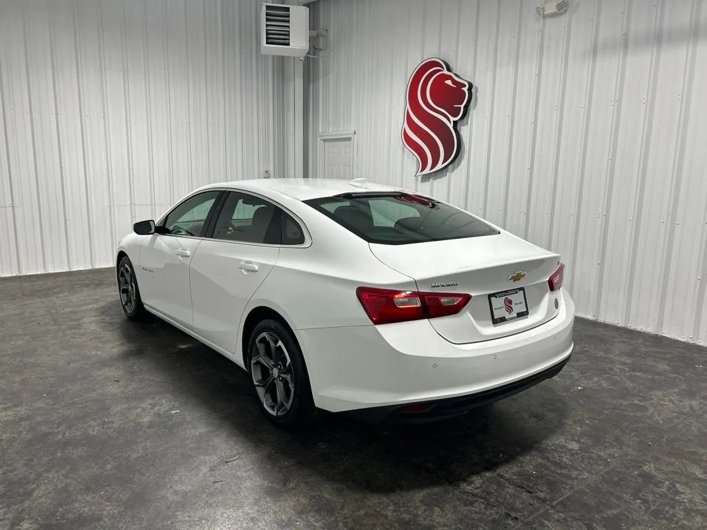 Chevrolet Malibu photo 2