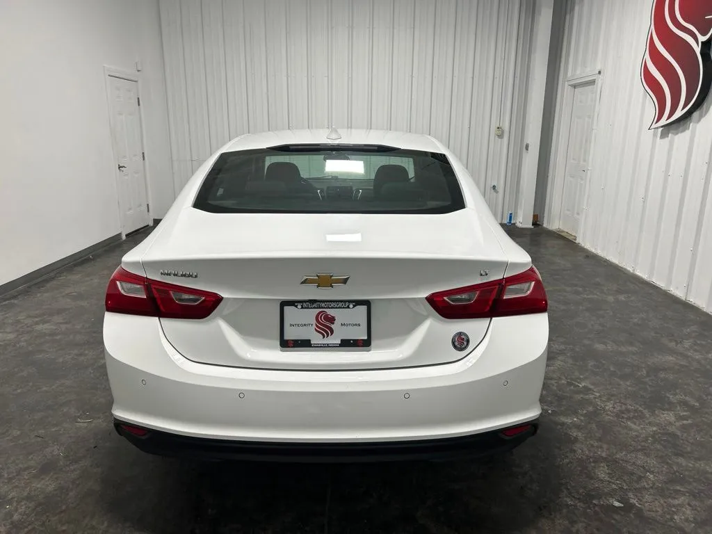 Chevrolet Malibu photo 3