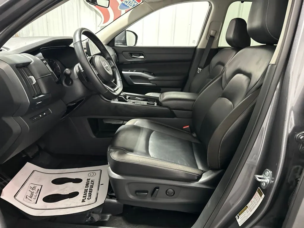 Nissan Pathfinder photo 12