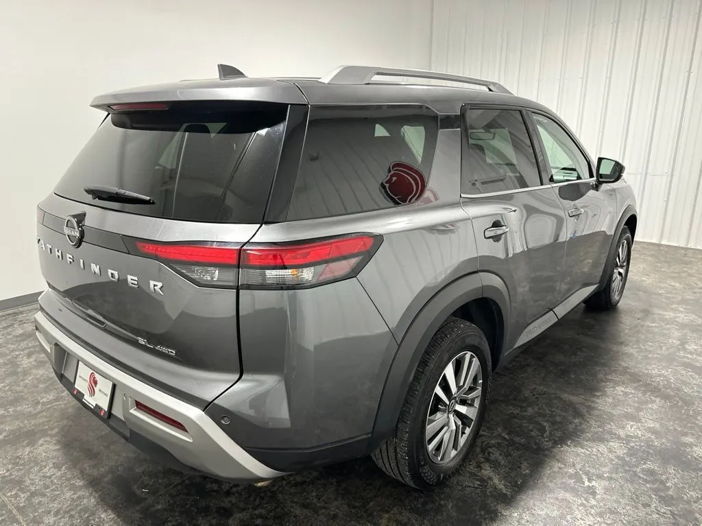 Nissan Pathfinder photo 6