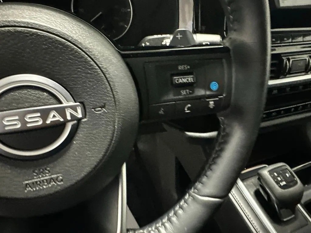 Nissan Pathfinder photo 16