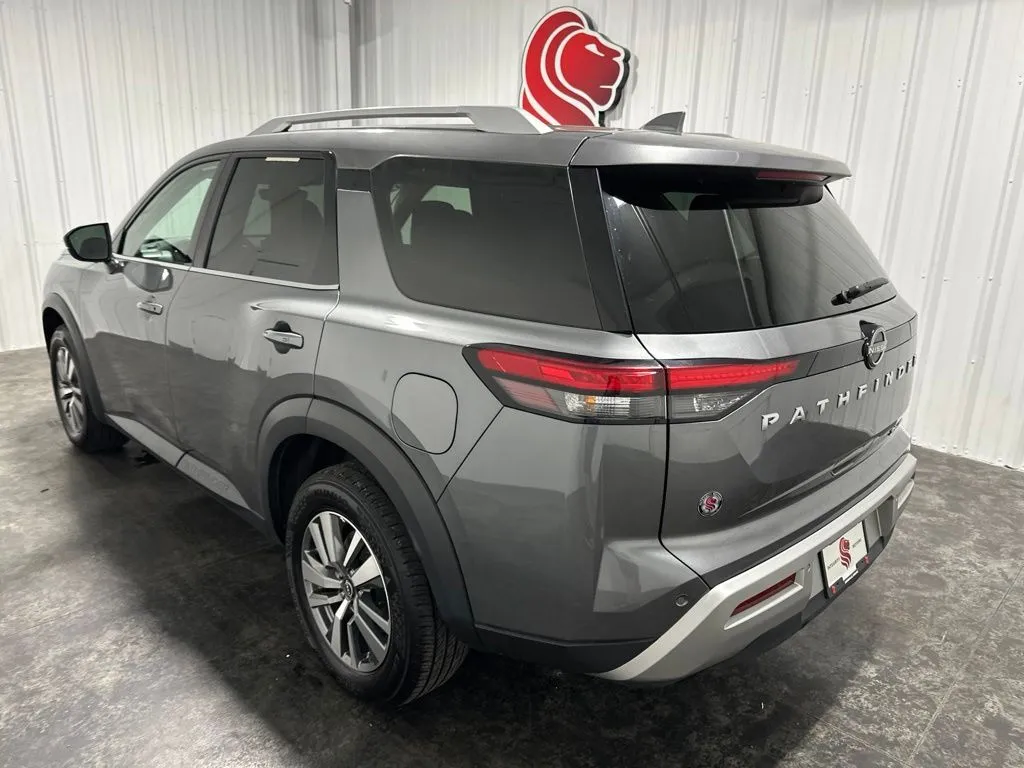 Nissan Pathfinder photo 8
