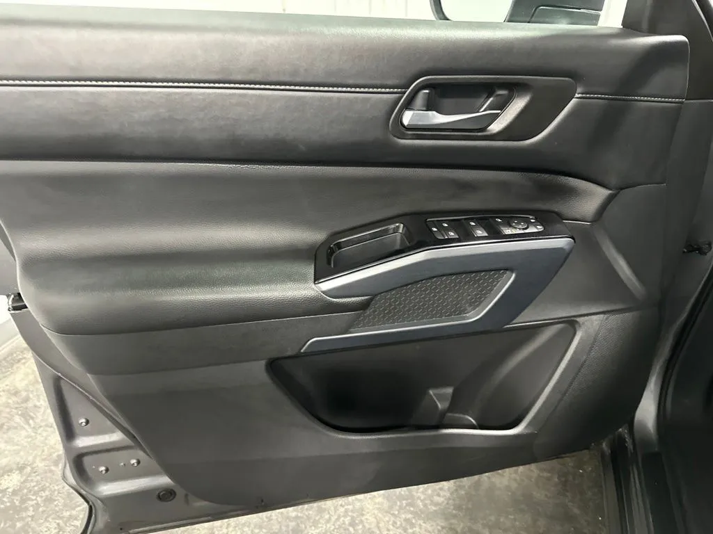Nissan Pathfinder photo 10