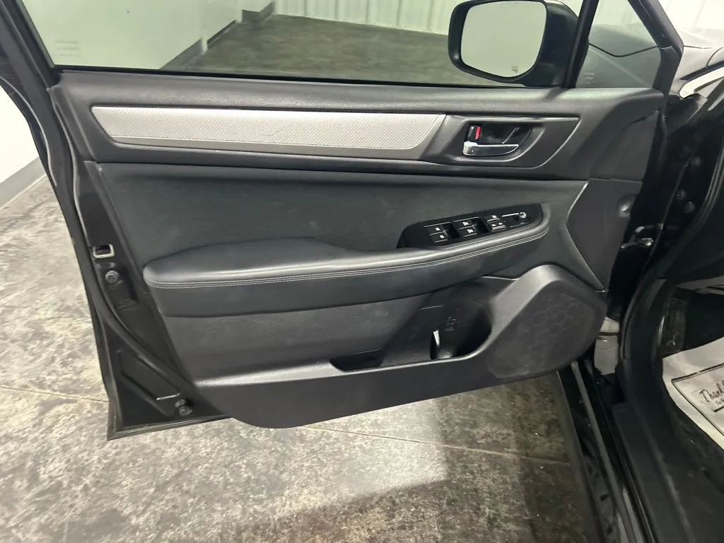 Subaru Legacy photo 18