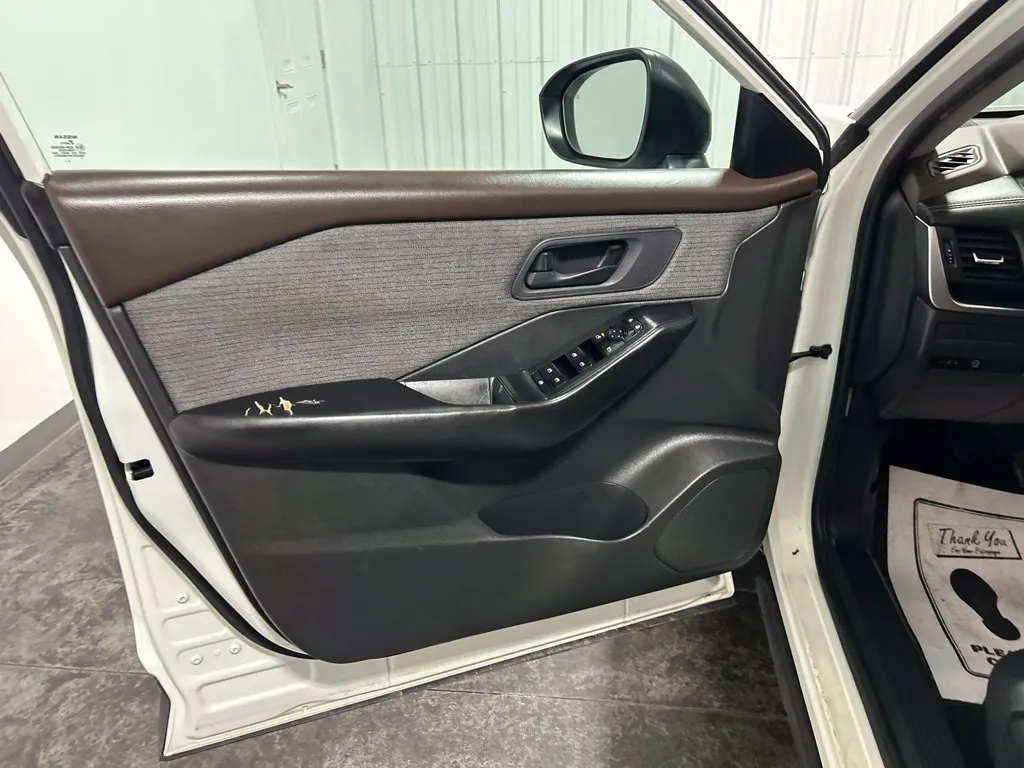 Nissan Rogue photo 14