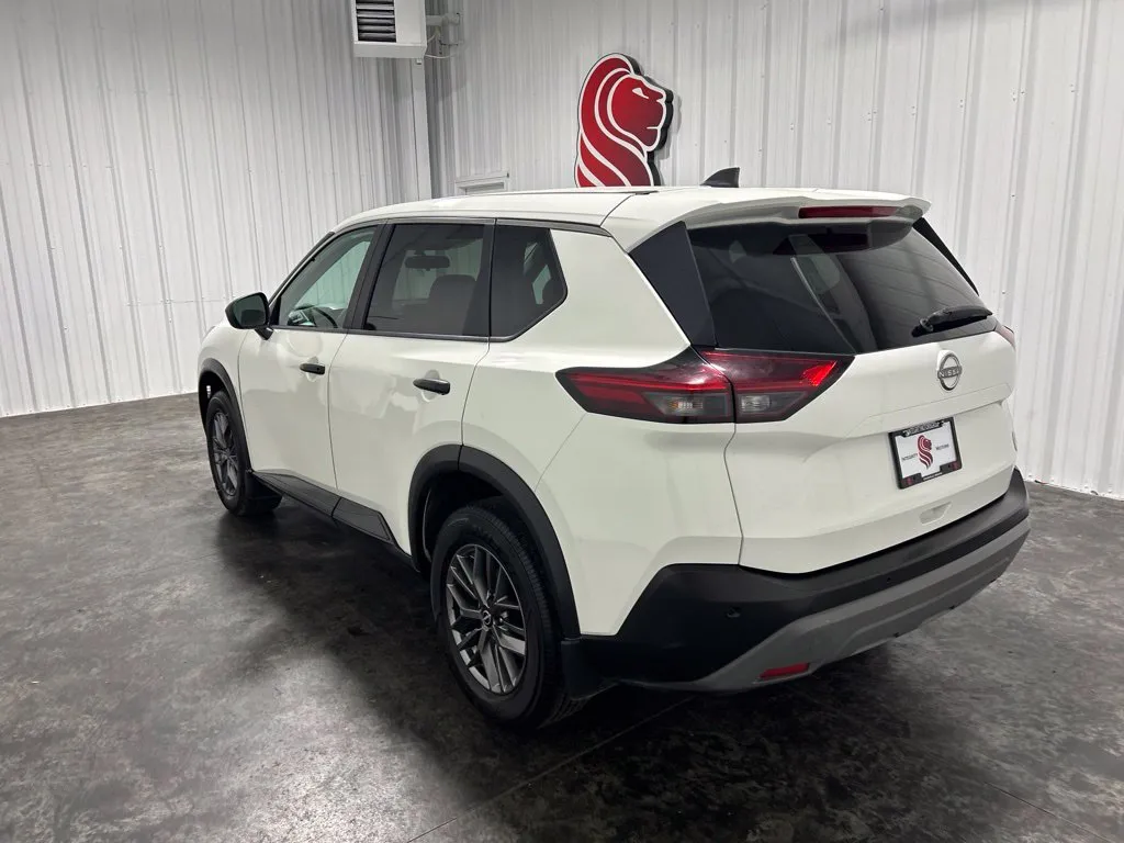 Nissan Rogue photo 2