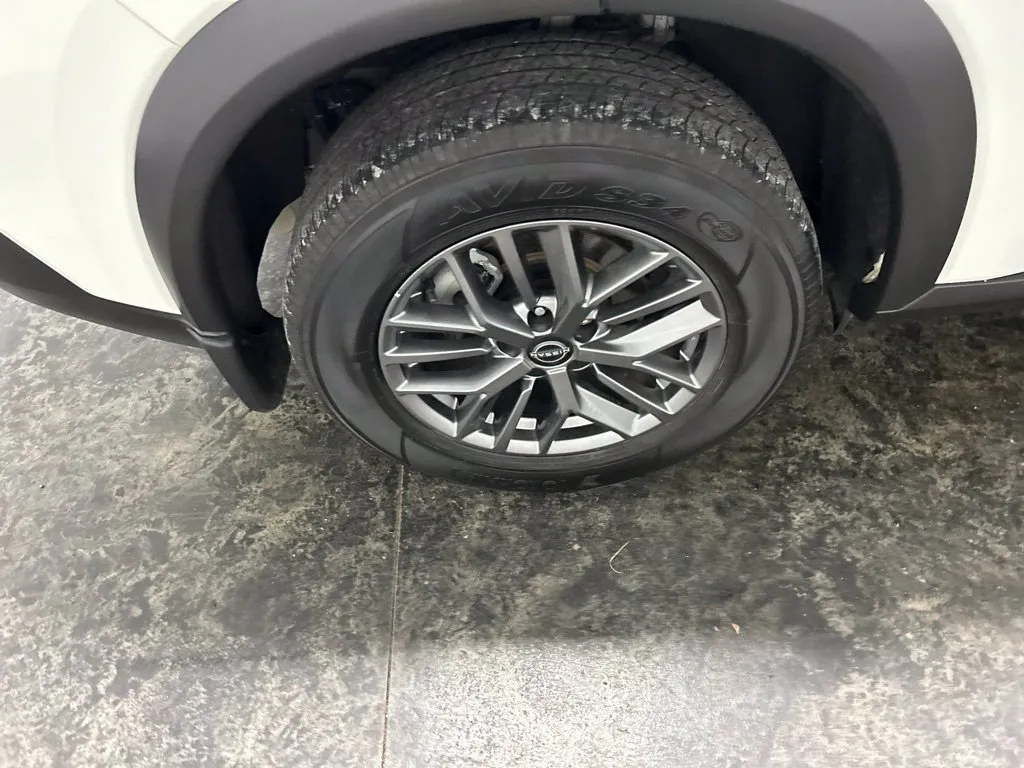 Nissan Rogue photo 9