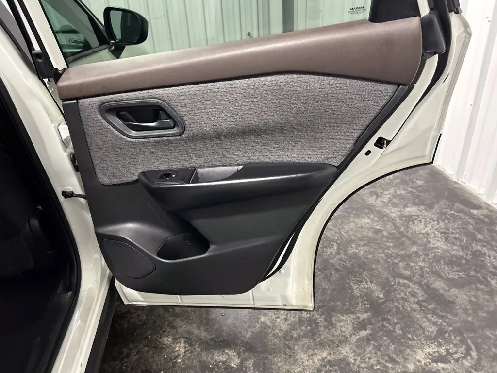 Nissan Rogue photo 23