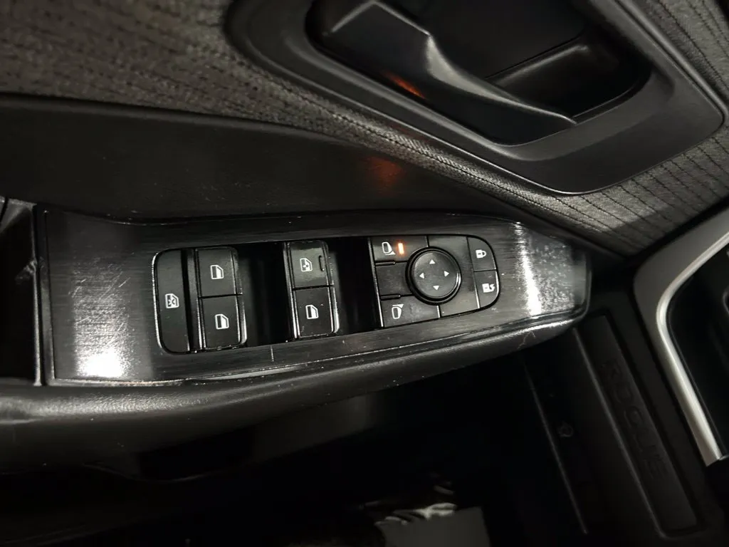 Nissan Rogue photo 32