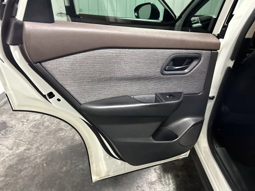 Nissan Rogue photo 16