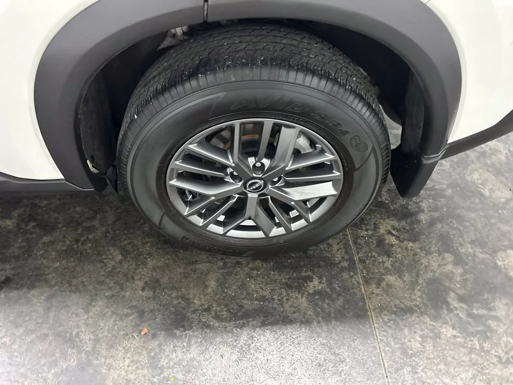 Nissan Rogue photo 8