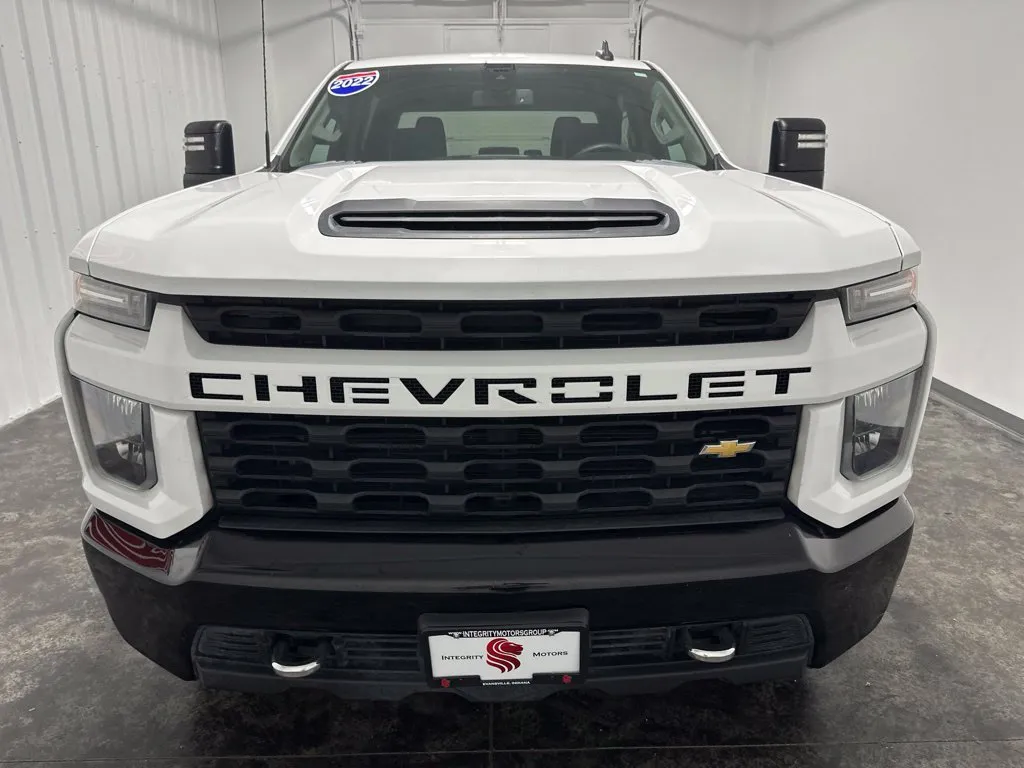 Chevrolet Silverado photo 3