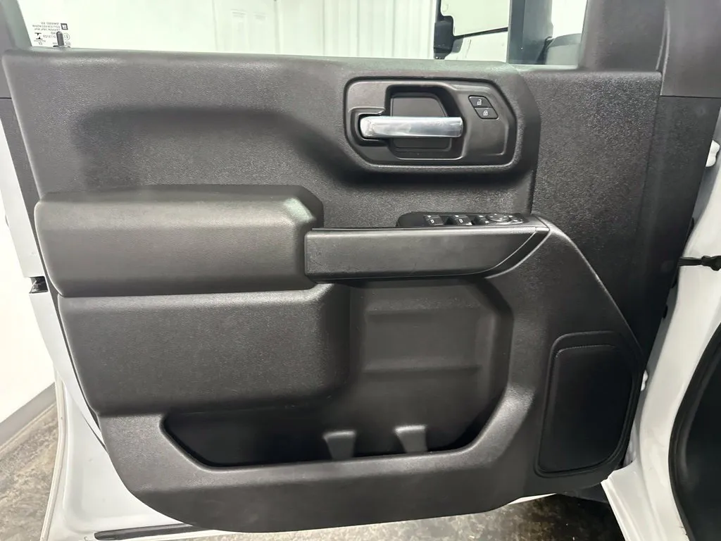 Chevrolet Silverado photo 12