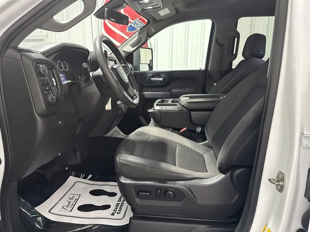 Chevrolet Silverado photo 13