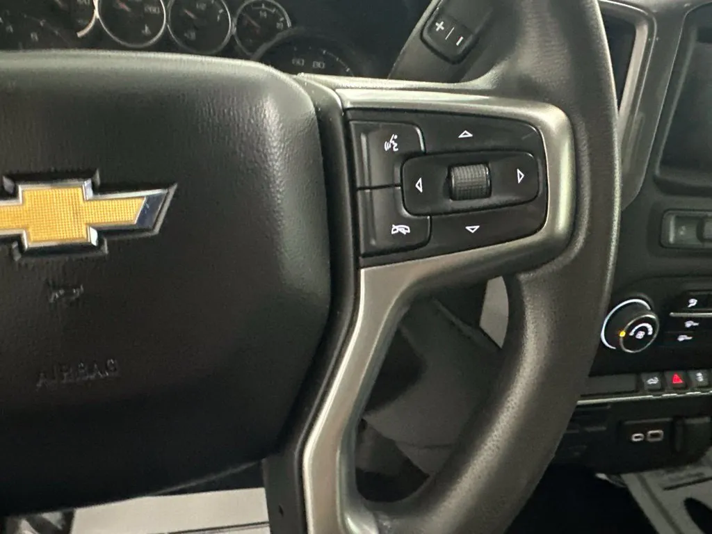 Chevrolet Silverado photo 20