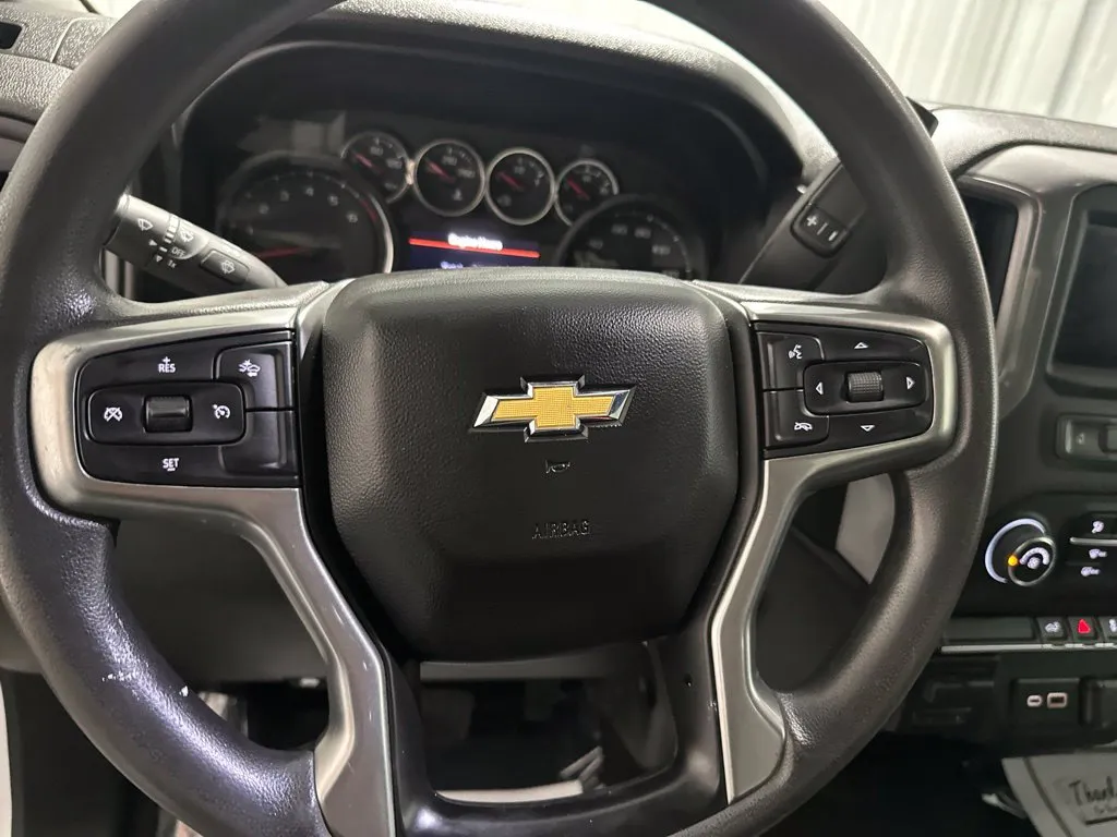 Chevrolet Silverado photo 18