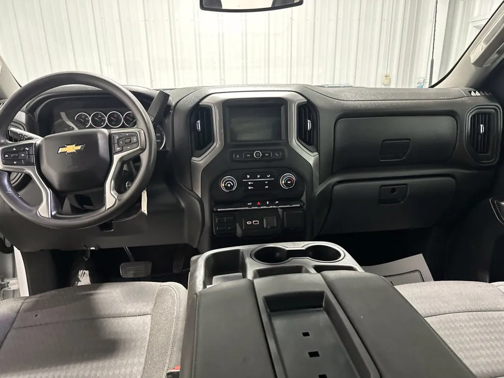 Chevrolet Silverado photo 14