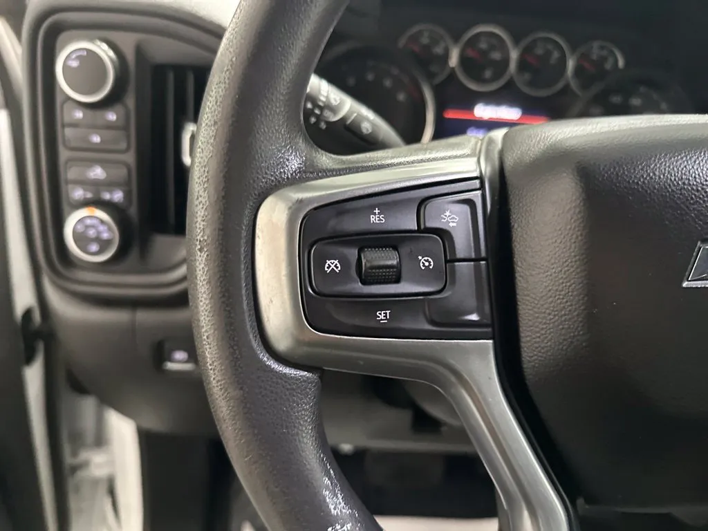 Chevrolet Silverado photo 19