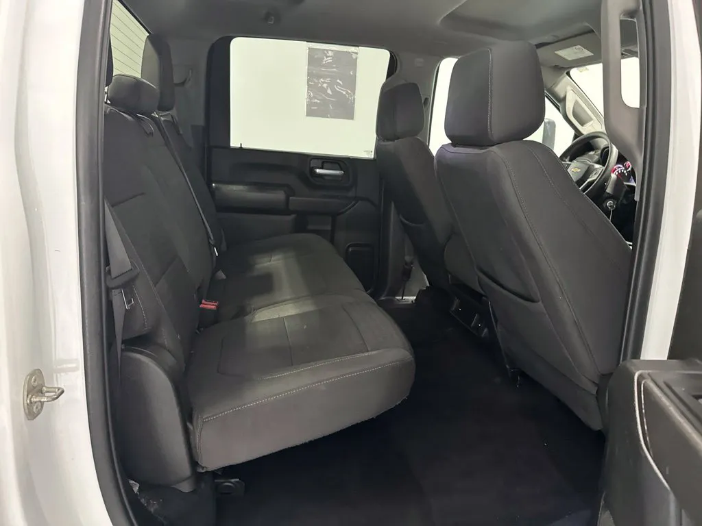 Chevrolet Silverado photo 24