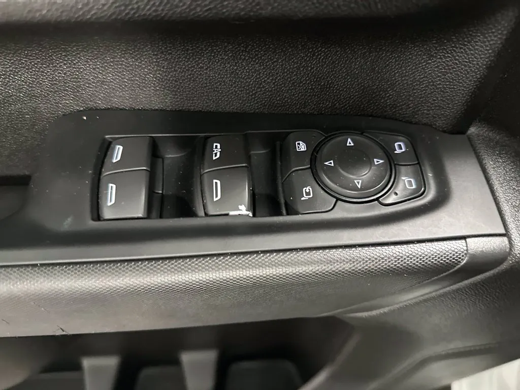 Chevrolet Silverado photo 16