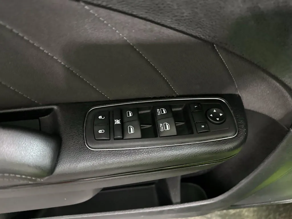 Dodge Charger photo 11