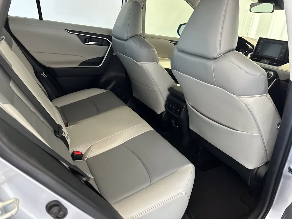 Toyota RAV4 photo 18