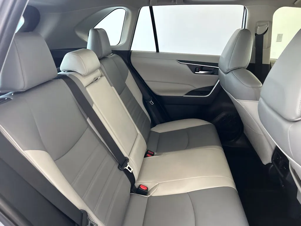 Toyota RAV4 photo 19