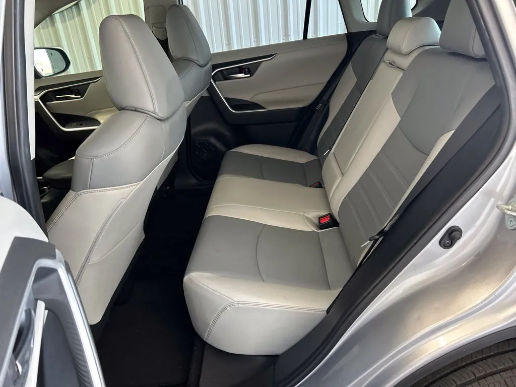 Toyota RAV4 photo 11