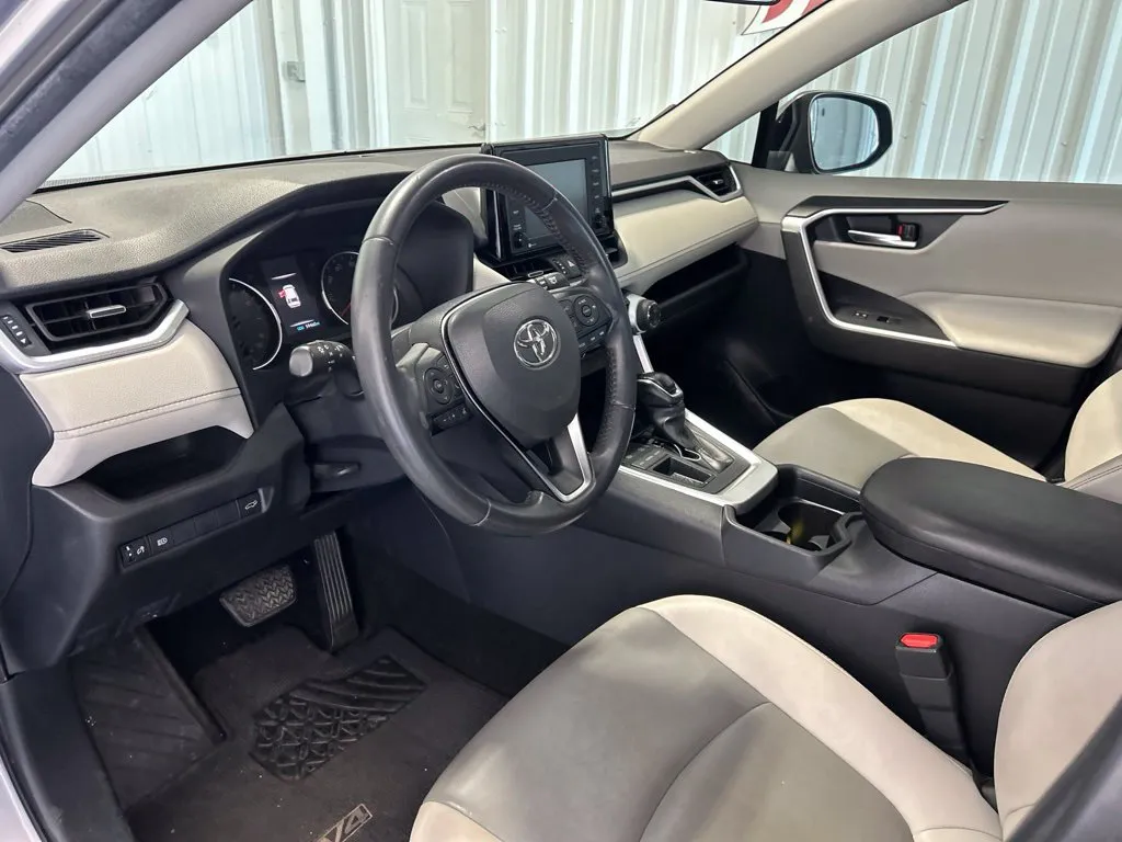Toyota RAV4 photo 9