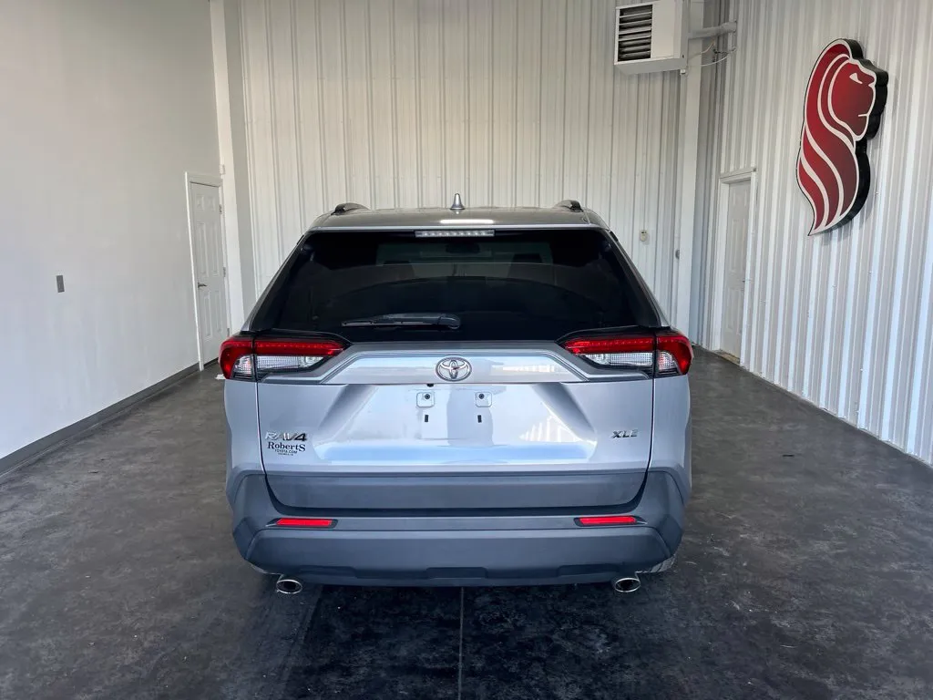 Toyota RAV4 photo 3