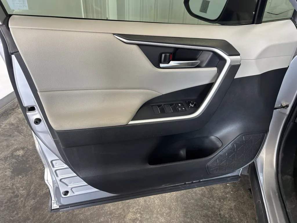 Toyota RAV4 photo 10
