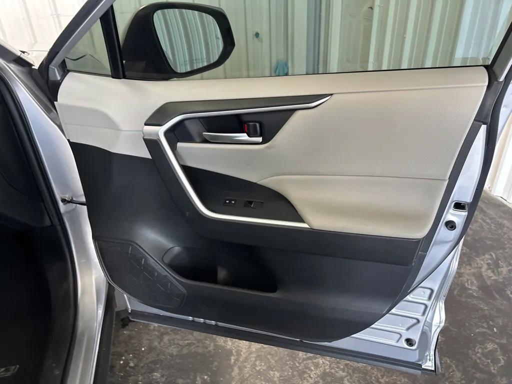 Toyota RAV4 photo 17