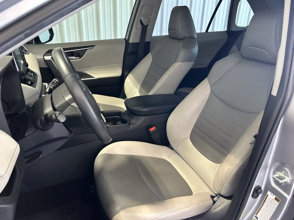 Toyota RAV4 photo 8