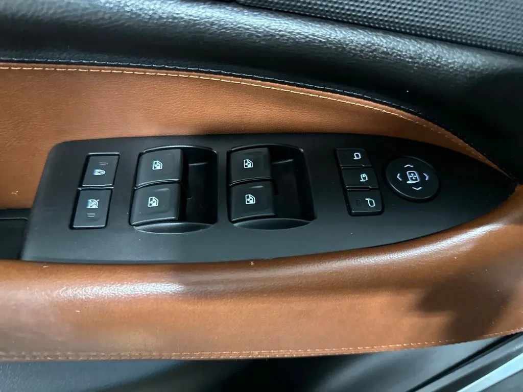 Cadillac Escalade photo 11
