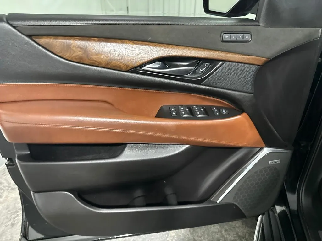 Cadillac Escalade photo 10