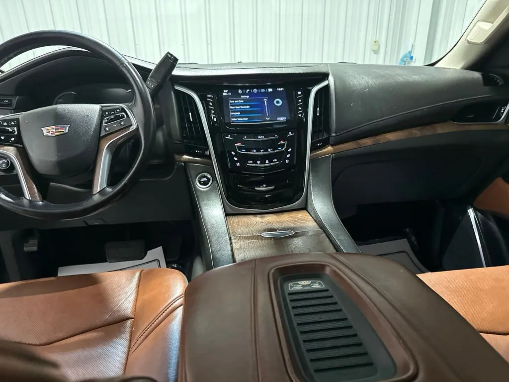 Cadillac Escalade photo 14