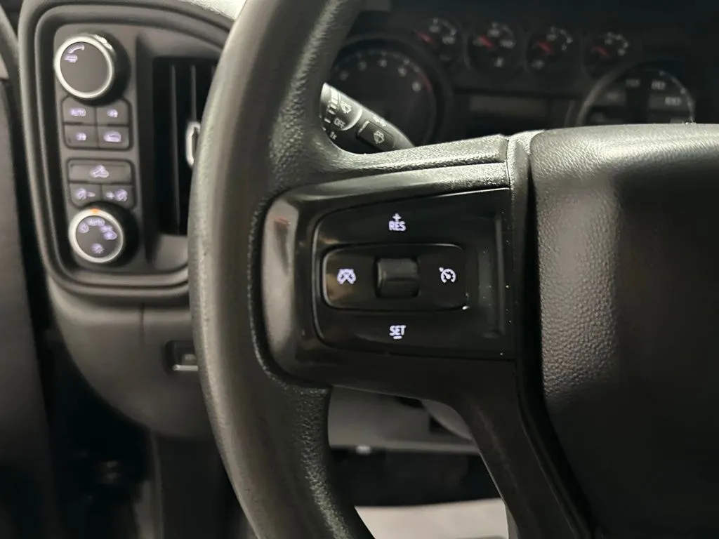 Chevrolet Silverado photo 18