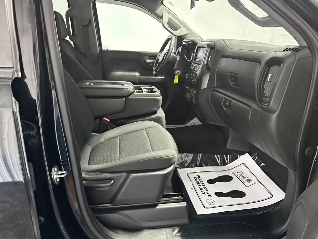 Chevrolet Silverado photo 22