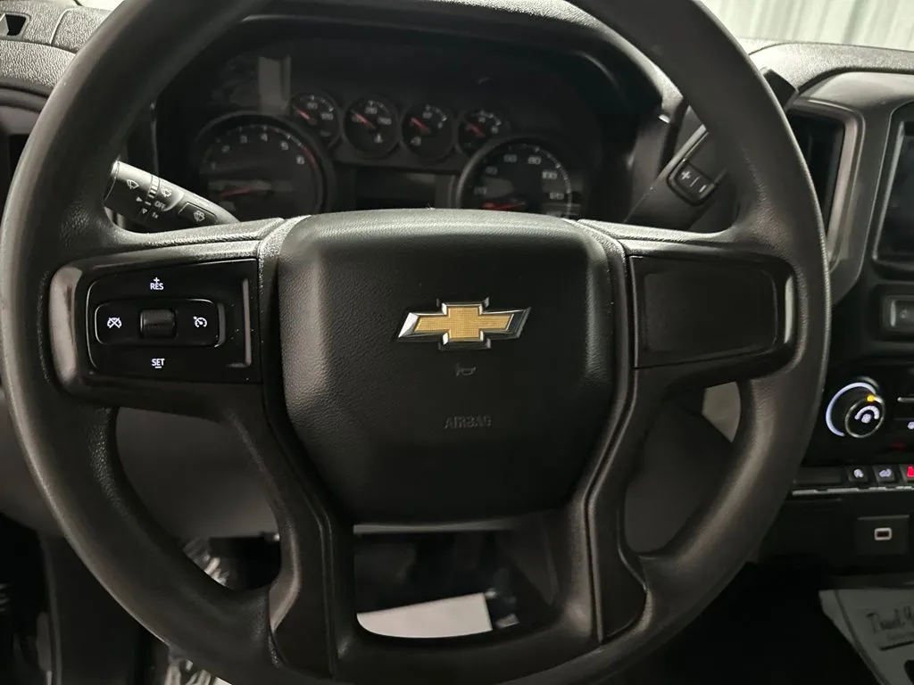 Chevrolet Silverado photo 17