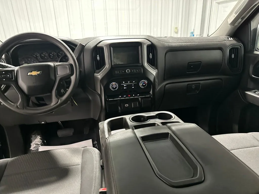 Chevrolet Silverado photo 14