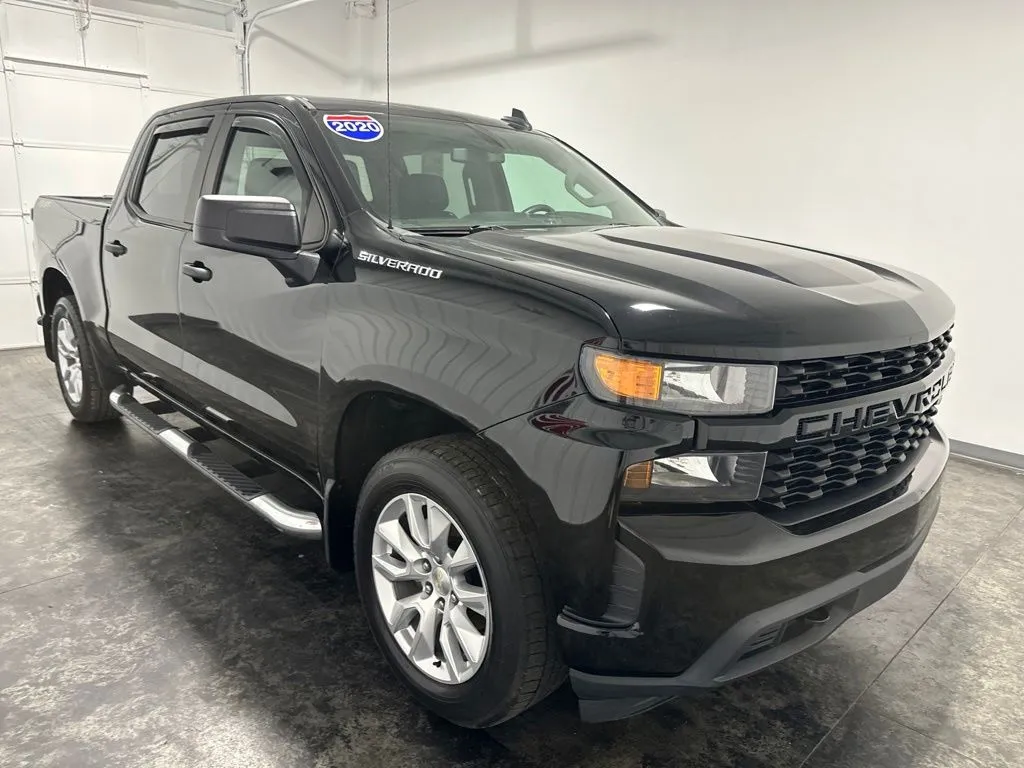 Chevrolet Silverado photo 3