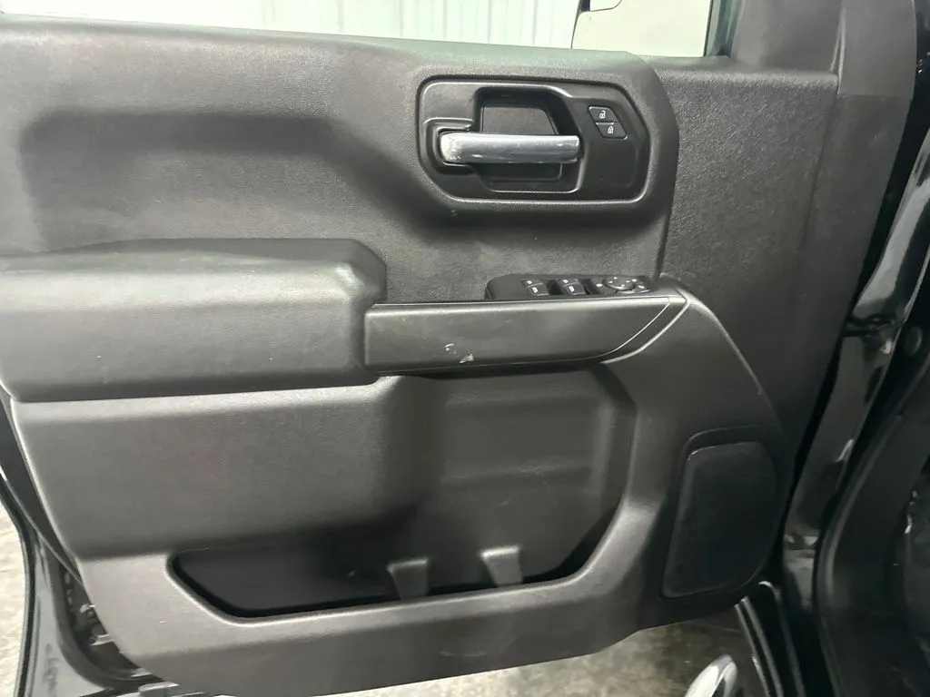 Chevrolet Silverado photo 11