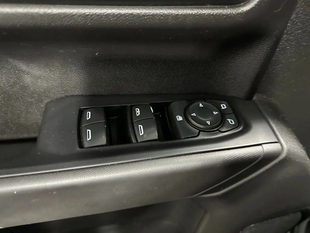 Chevrolet Silverado photo 12
