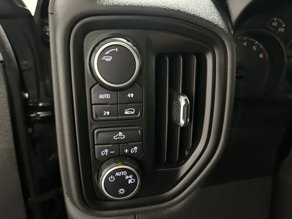 Chevrolet Silverado photo 16