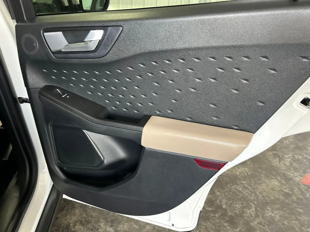 Ford Escape photo 14