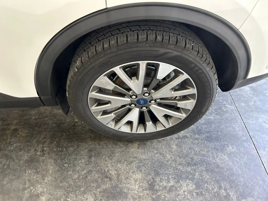 Ford Escape photo 9